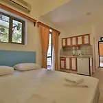 Aparthotel House 3*