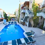 Aparthotel House 3*