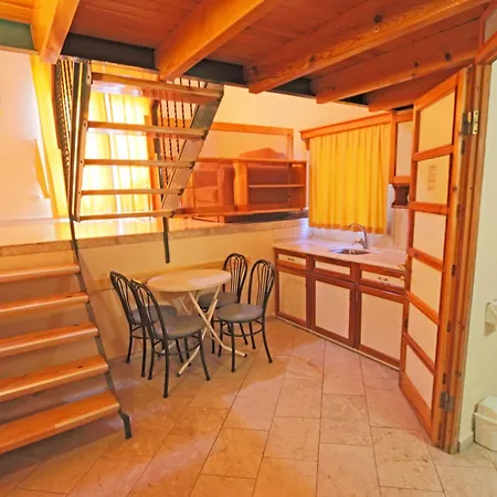 House Апарт-отель 3*